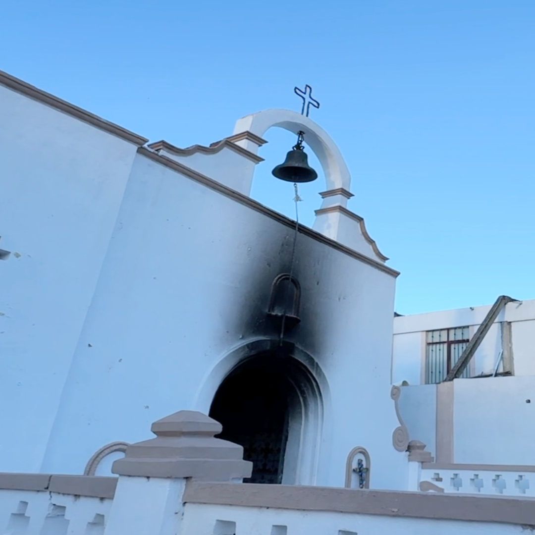 Las puertas del templo fueron quemadas en la madrugada.